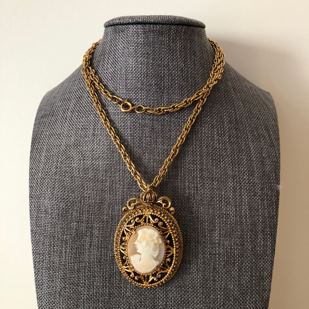 VINTAGE FLORENZA SHELL CAMEO NECKLACE Pendant Brooch Pin Signed